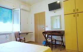 B&B Ad Un Passo Dal Mare